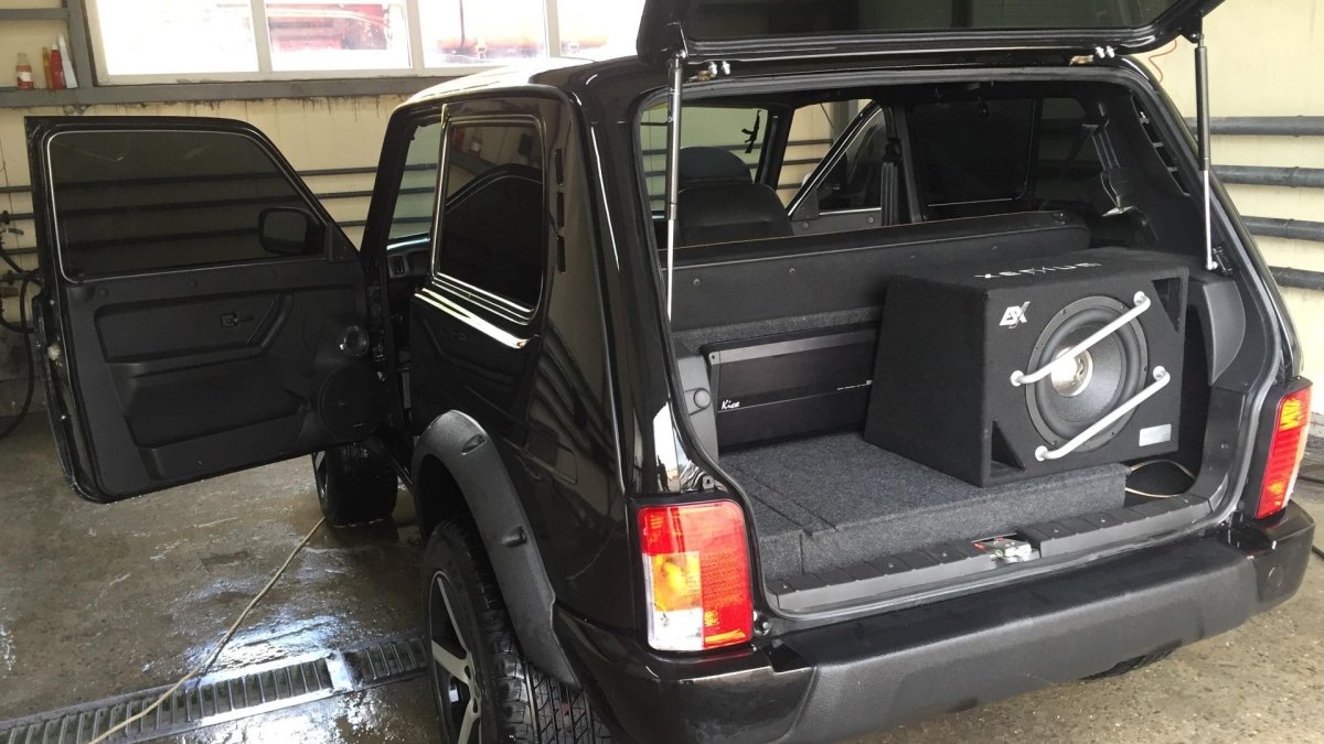 Нива Урбан салон багажник