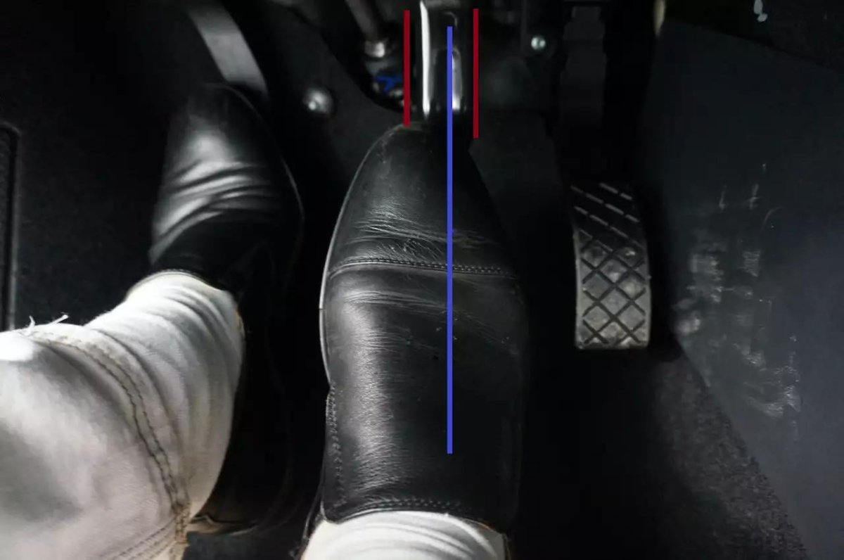 Нажать на педаль сцепления