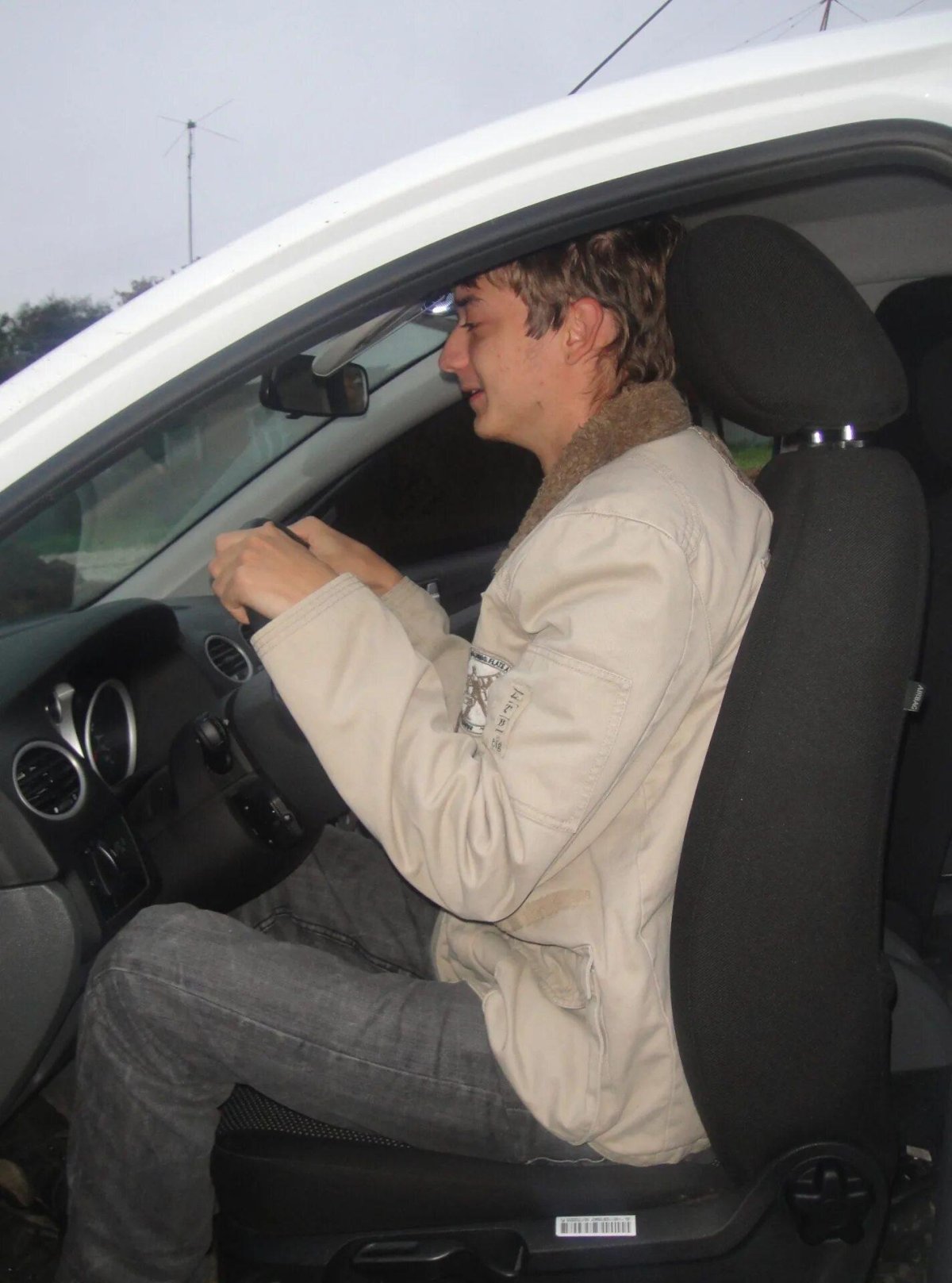 Водитель сидит