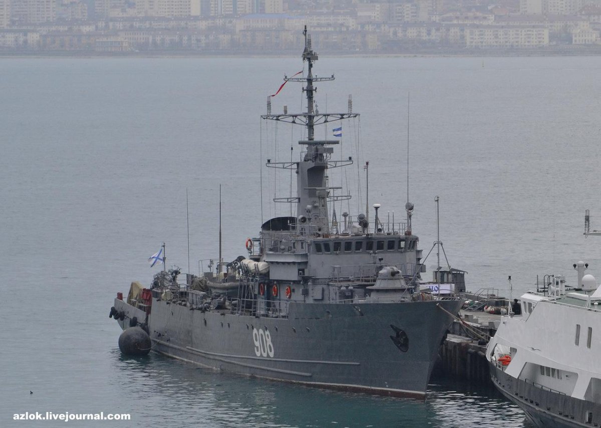 Морской тральщик вице-Адмирал Захарьин