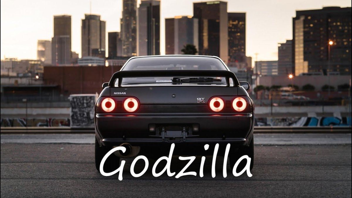 Nissan Skyline GTR r32 сзади