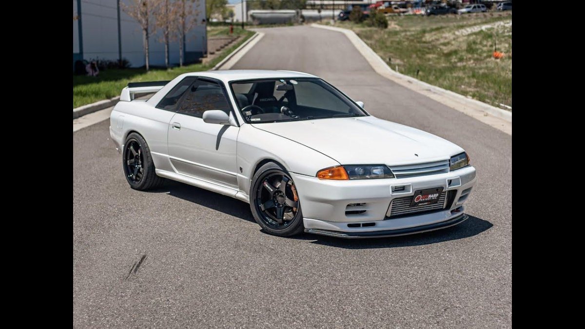 Nissan Skyline r32 sedan
