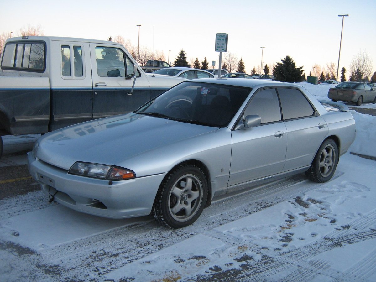 Nissan Skyline r32 4 дверный
