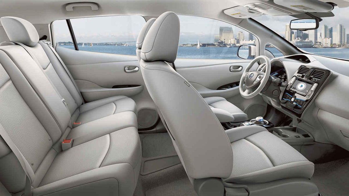 Nissan Leaf 2017 салон