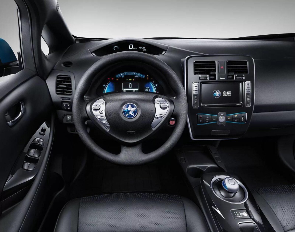 Nissan Leaf салон