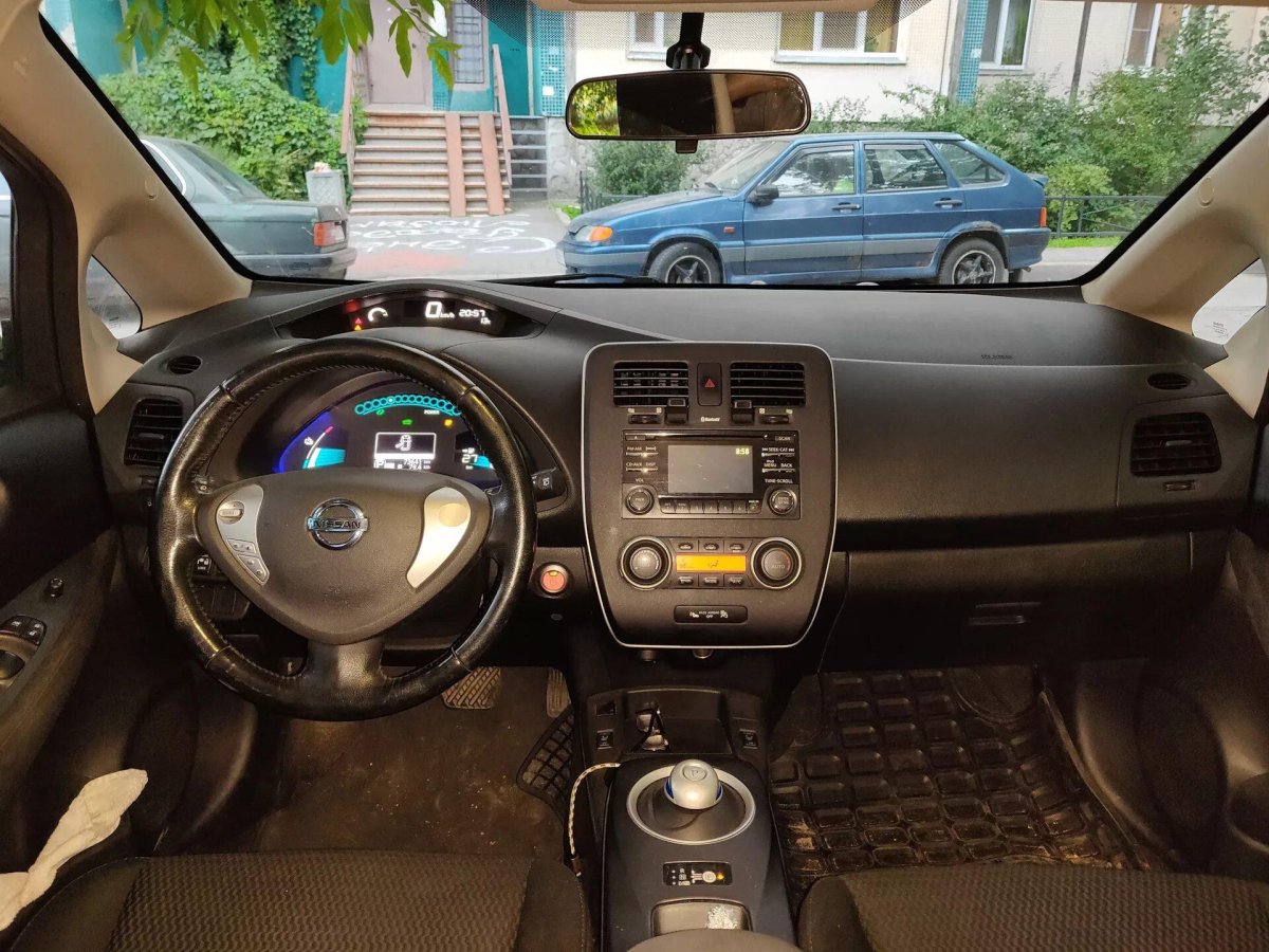 Nissan Leaf 2014 салон