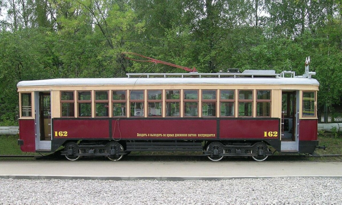 Трамвайный вагон Коломенский моторный