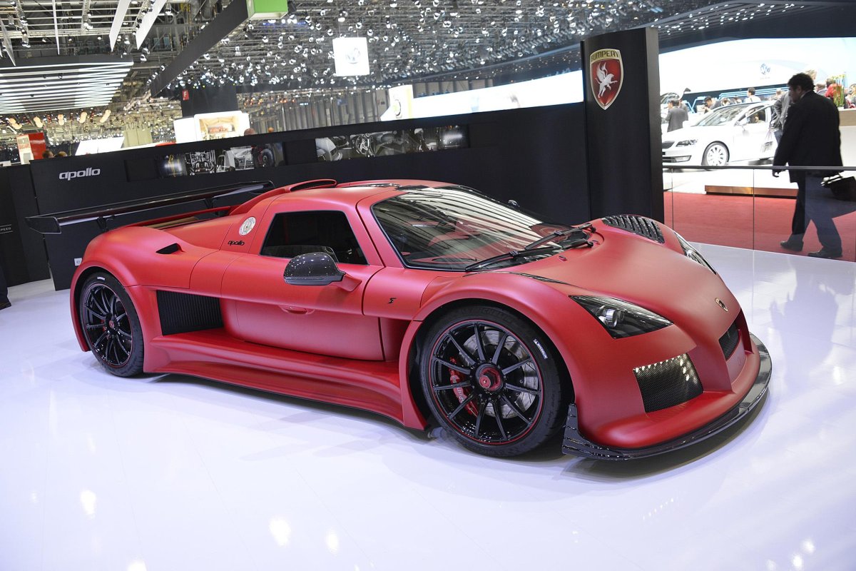 Gumpert Apollo машина