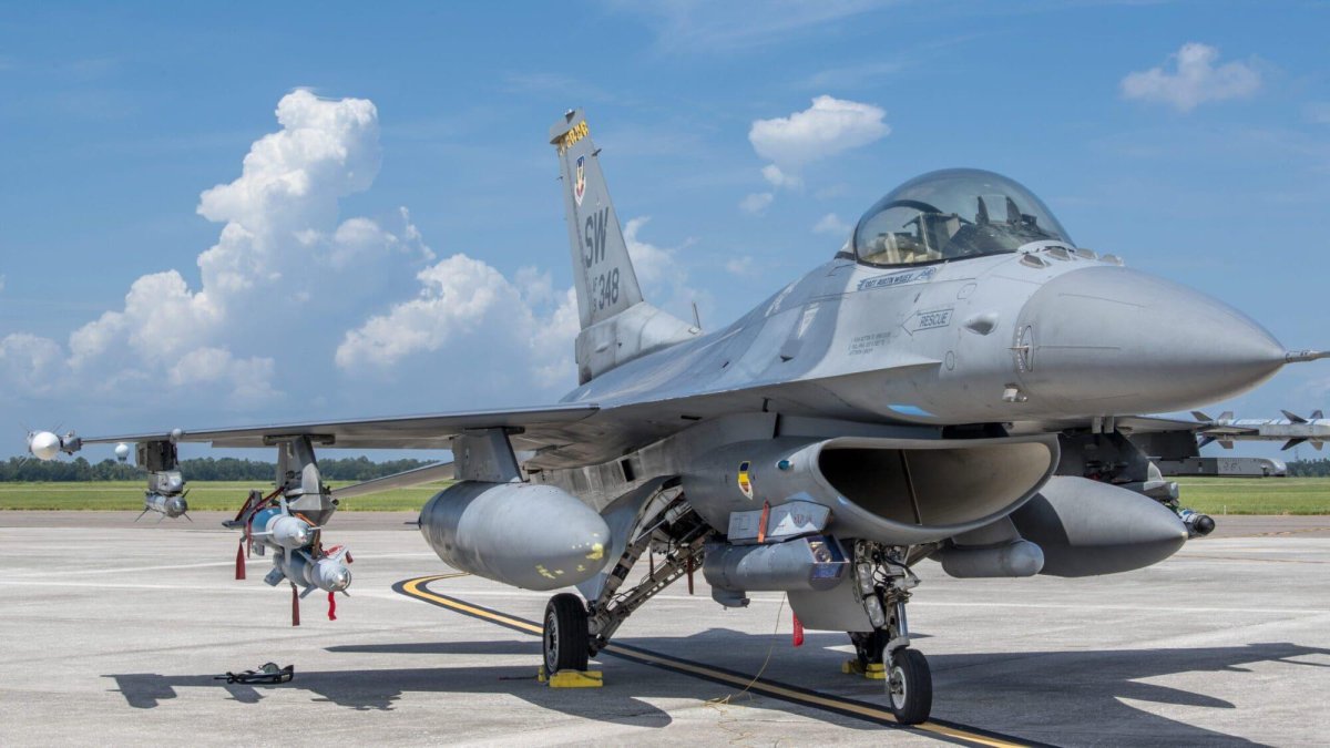 Боевой радиус f-16