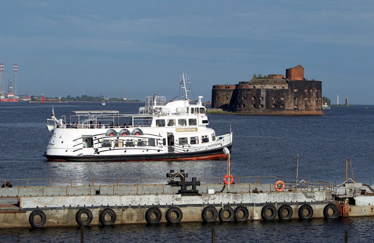 Теплоход Рипербан Кронштадт