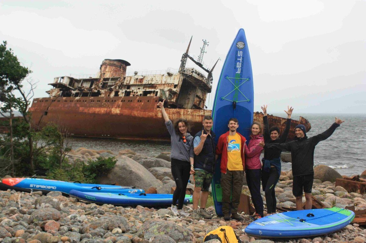 Судно на острове Гогланд