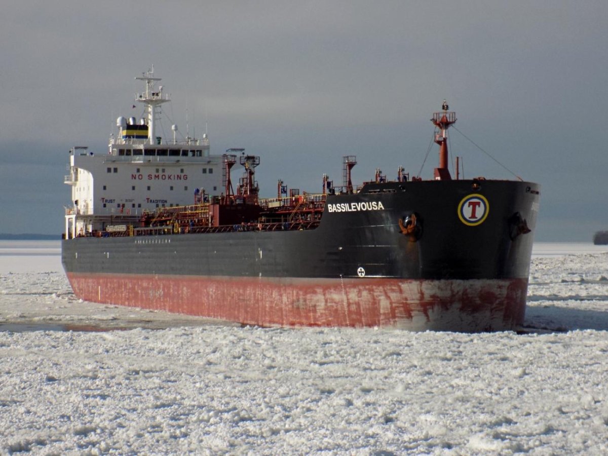 Грузовой корабль в финском заливе