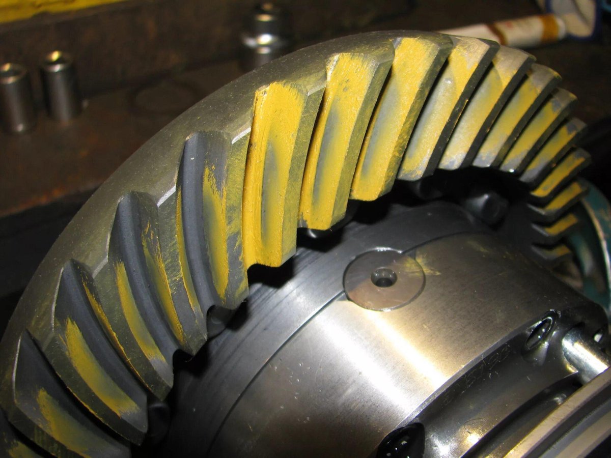 Пятно контакта редуктора заднего моста Нива