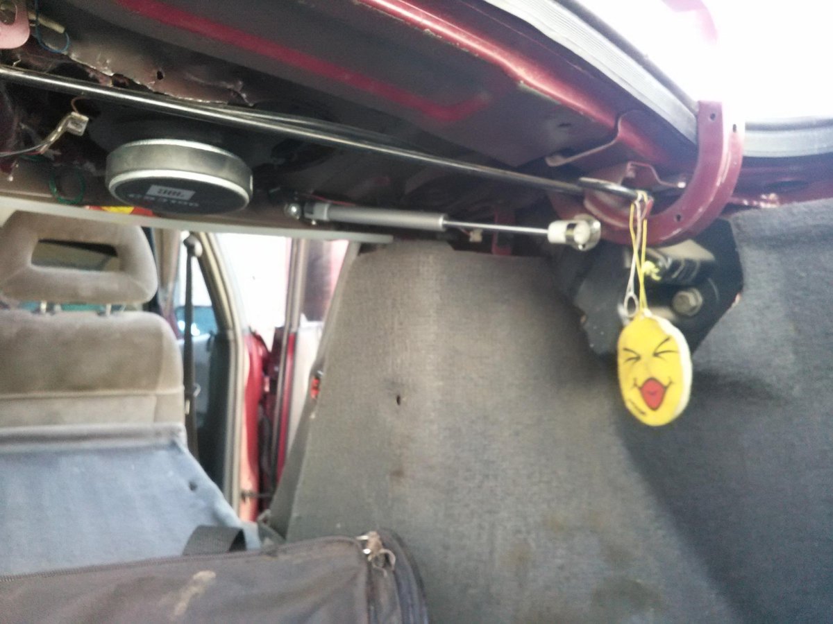 Mazda 626 GD седан багажник