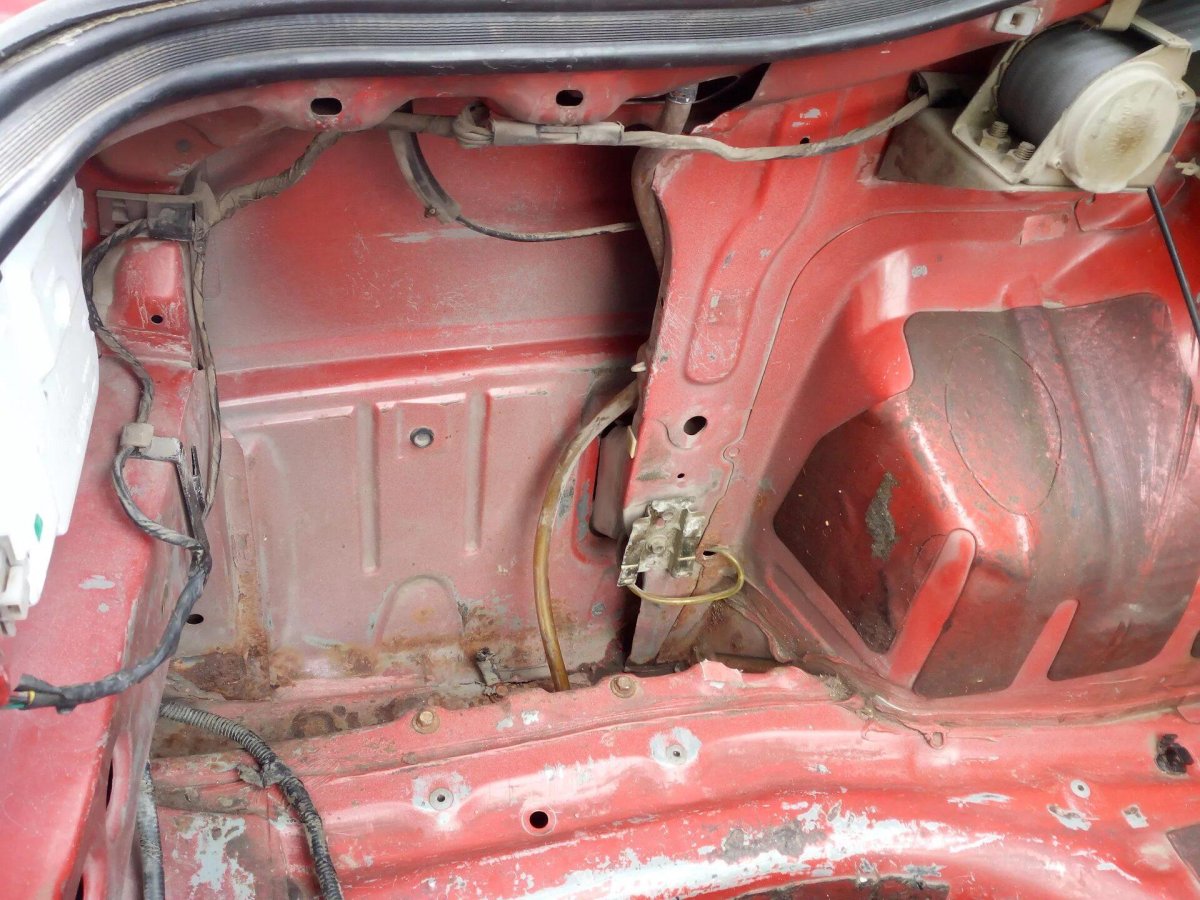 Мазда 626 GD багажник