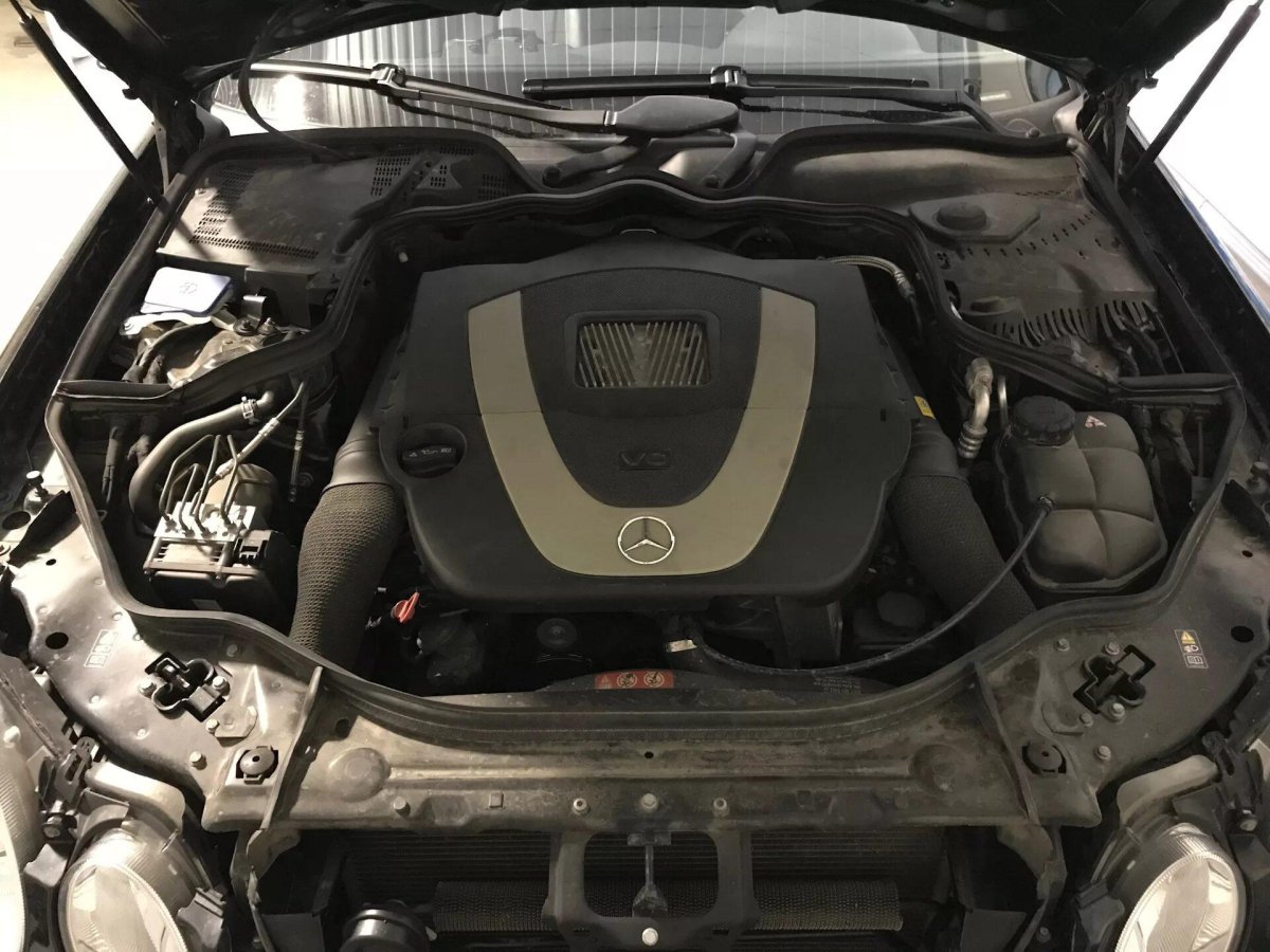 211 Мерседес клеммы под капотом