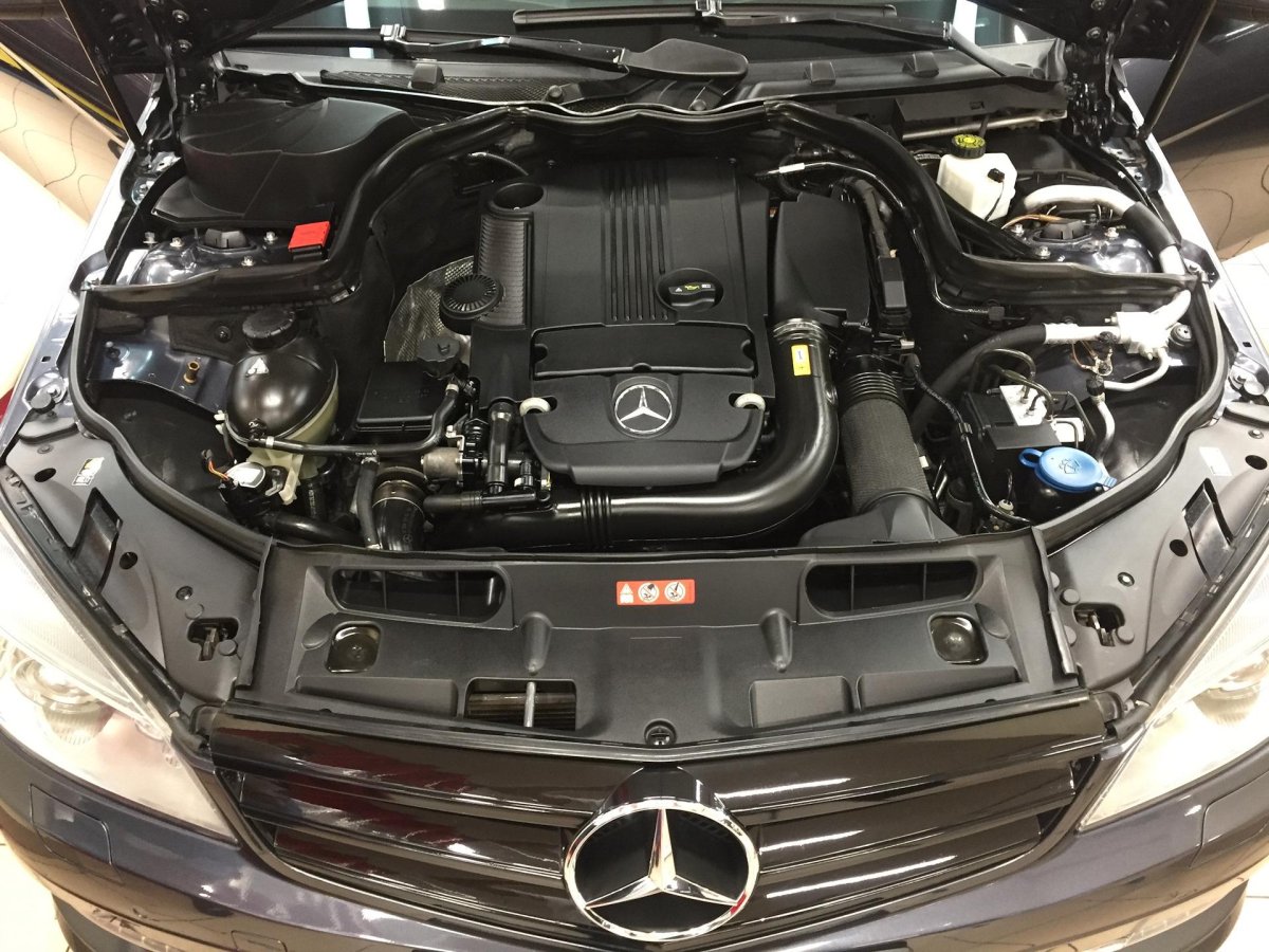 Подкапотное пространство Мерседес w212