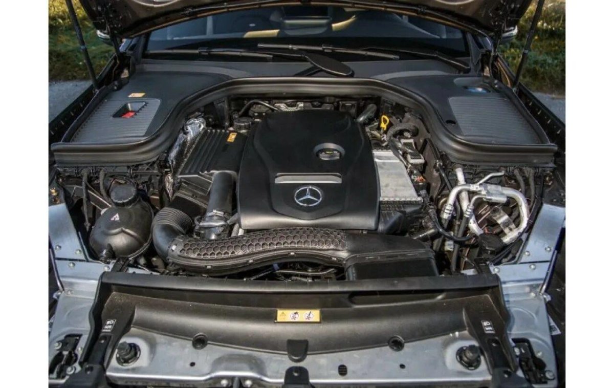 Мерседес GLC 250 подкапотное