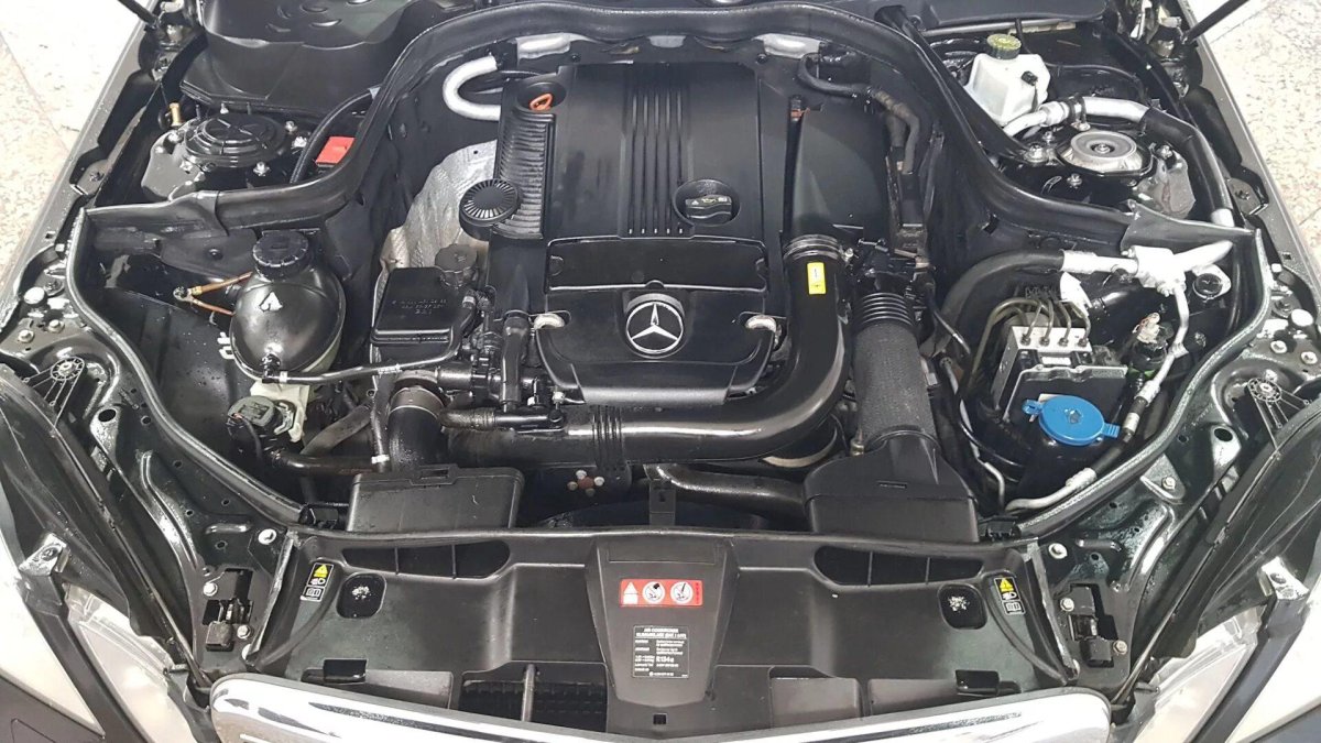 Мотор Мерседес 212