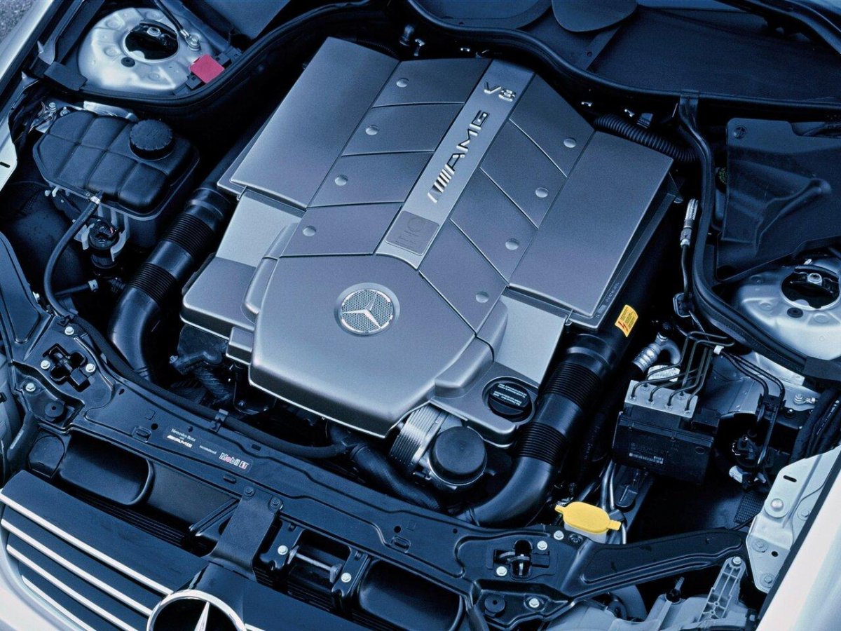 Моторный отсек Мерседес c230