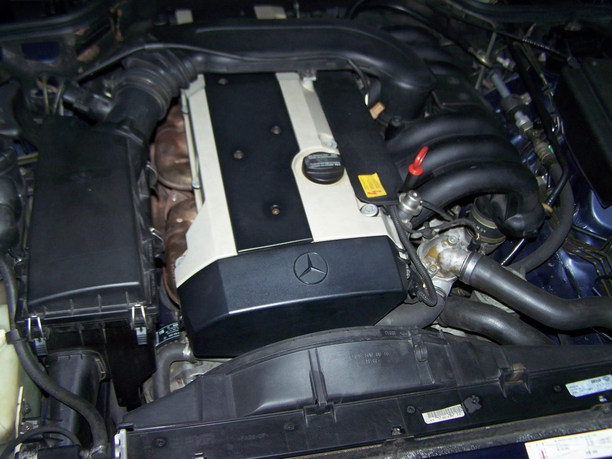 Mercedes-Benz m104 engine