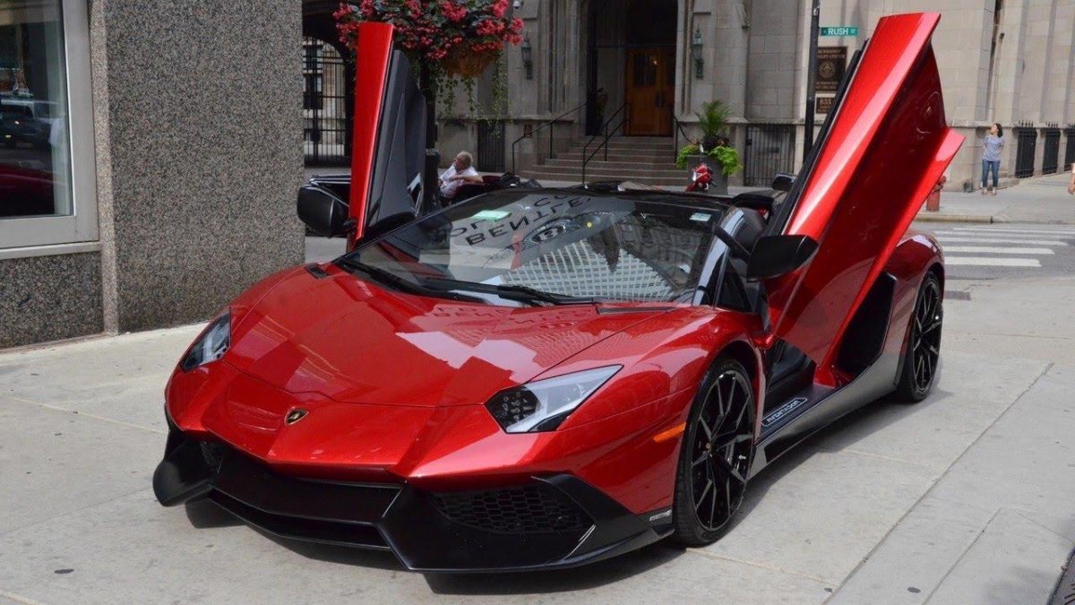 Lamborghini Aventador lp700-4 красный