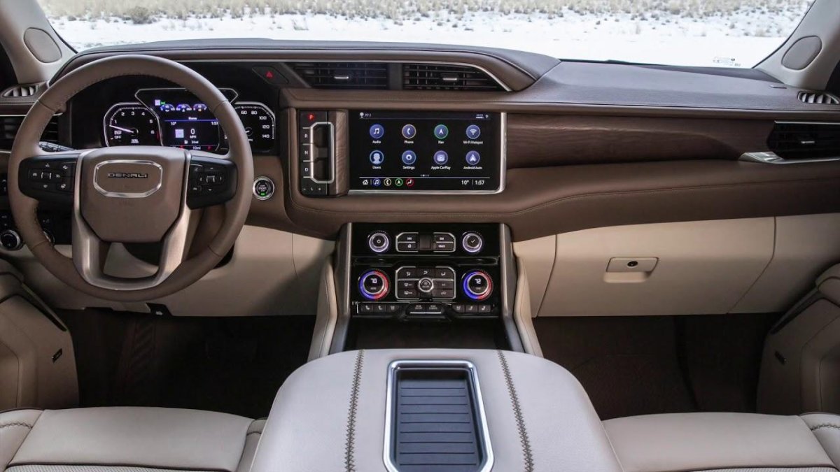 GMC Yukon Denali 2021 салон