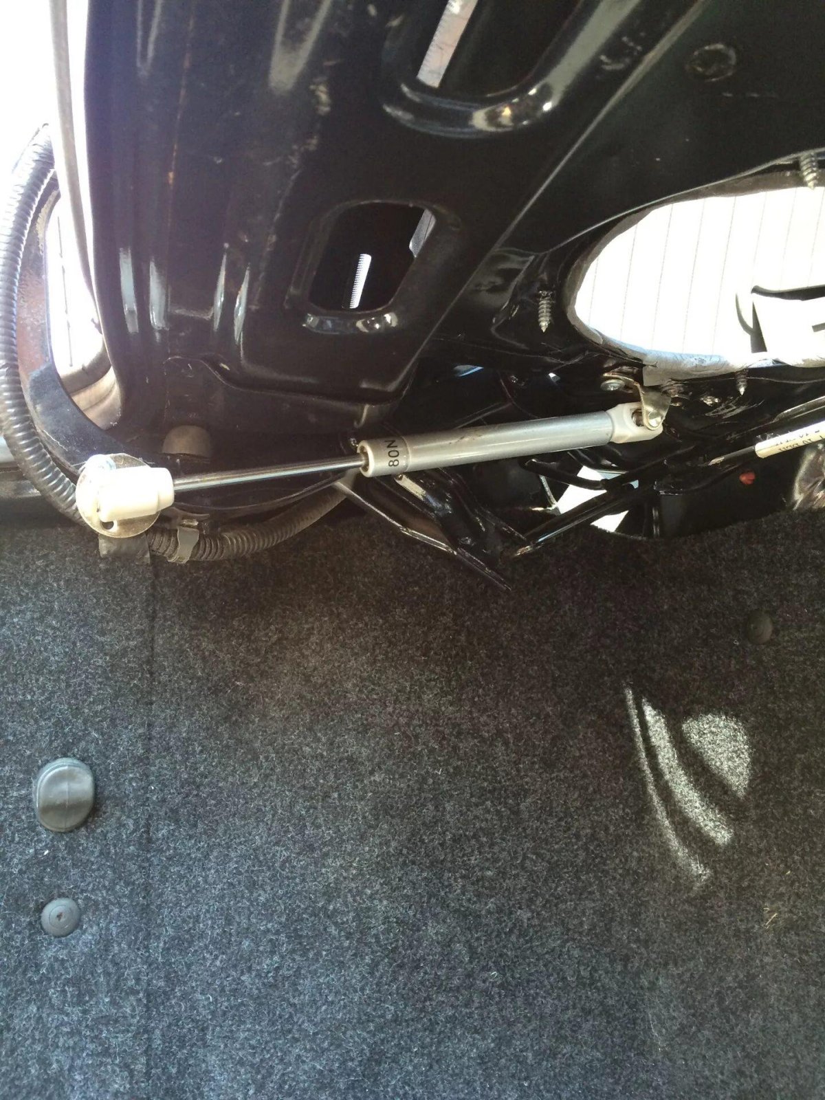 Упоры багажника Хендай акцент