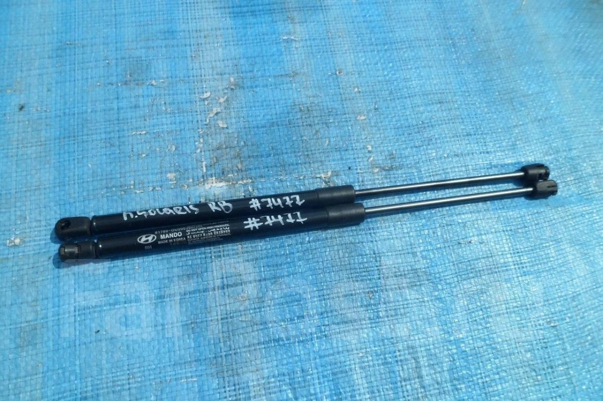 Амортизатор крышки багажника Хендай Солярис