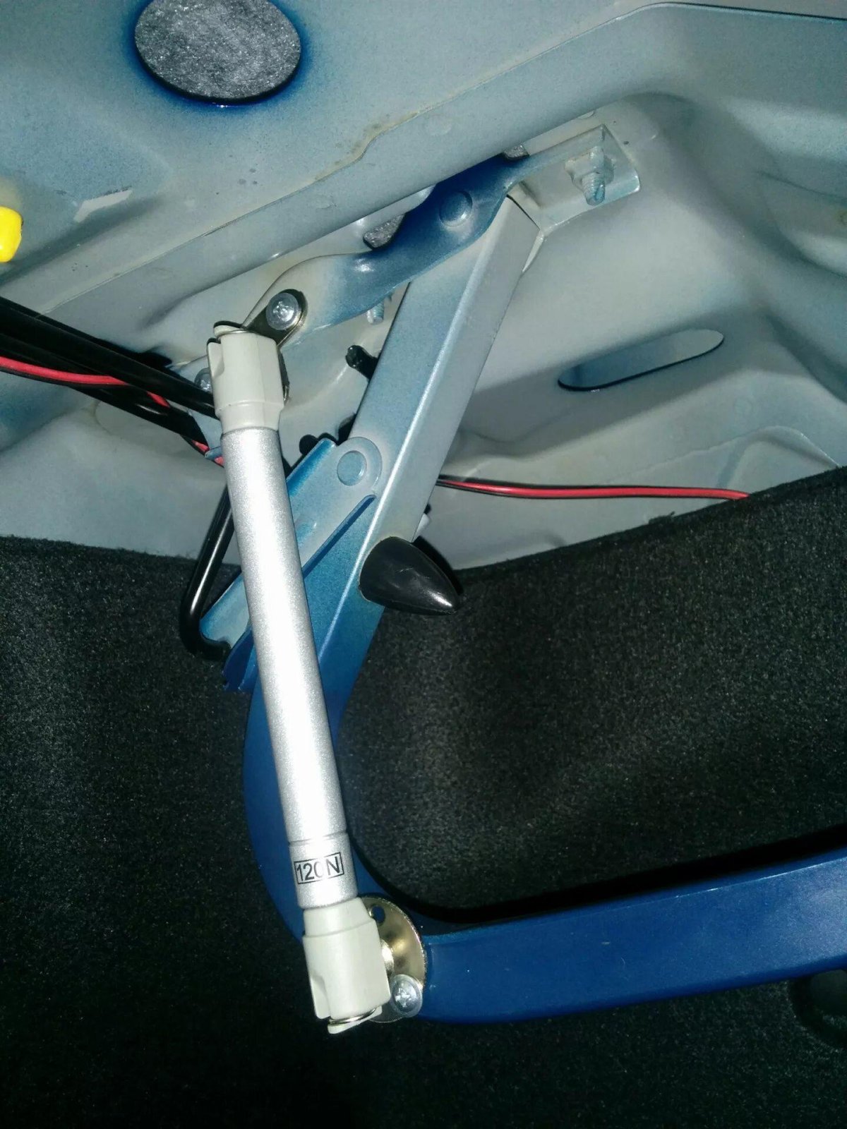 ГАЗ упоры багажника 560мм