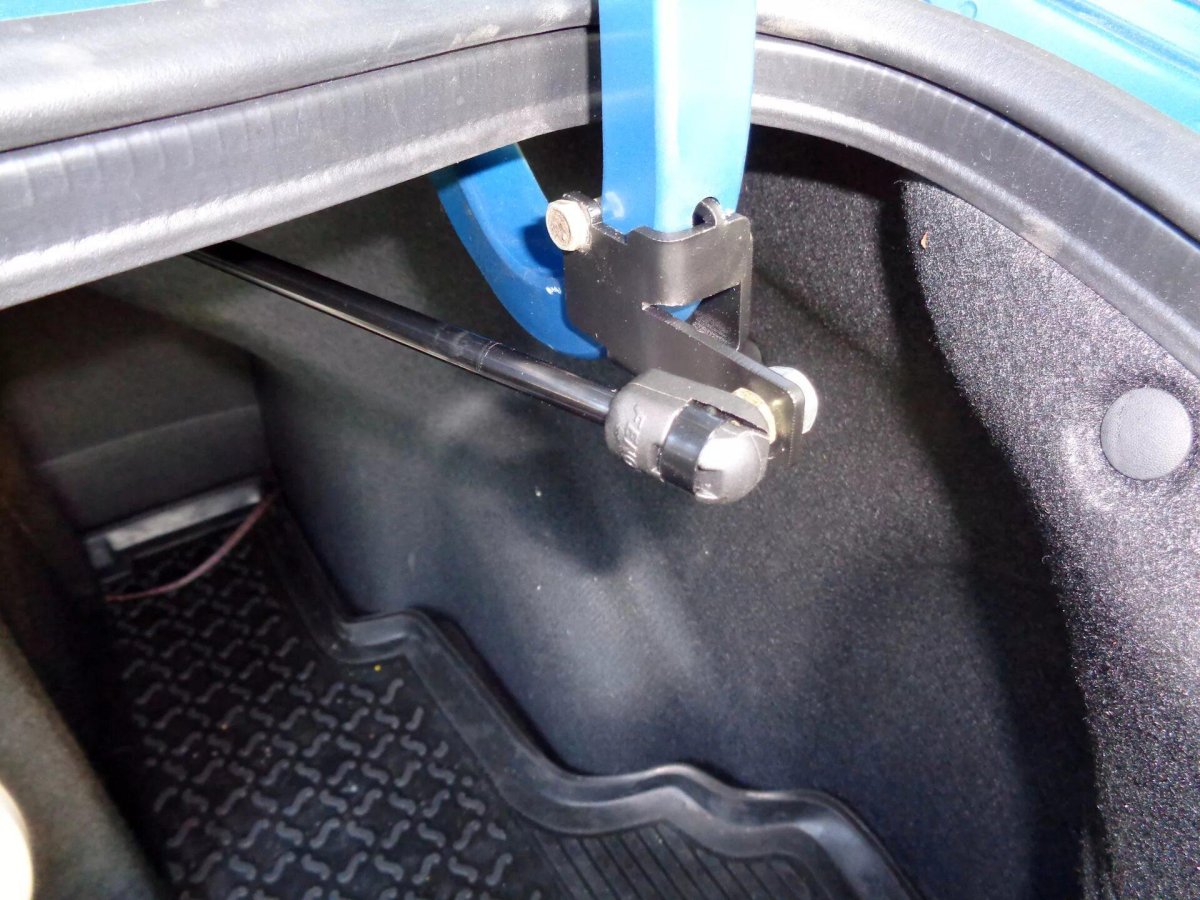 Газовые упоры для багажника Солярис 2