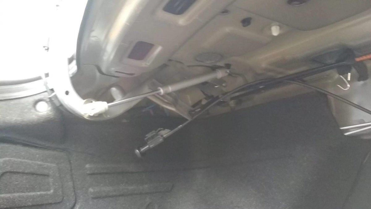 Газовые упоры крышки багажника Hyundai Elantra HD