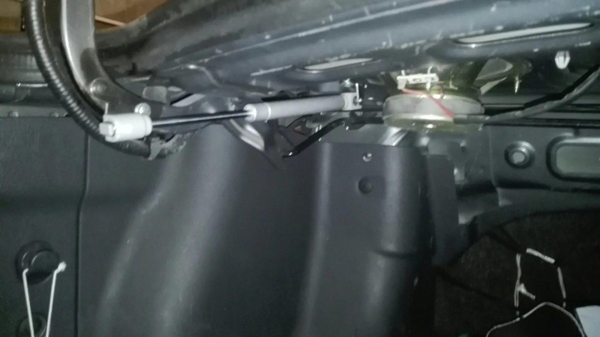 Газовые упоры на Hyundai Accent 2