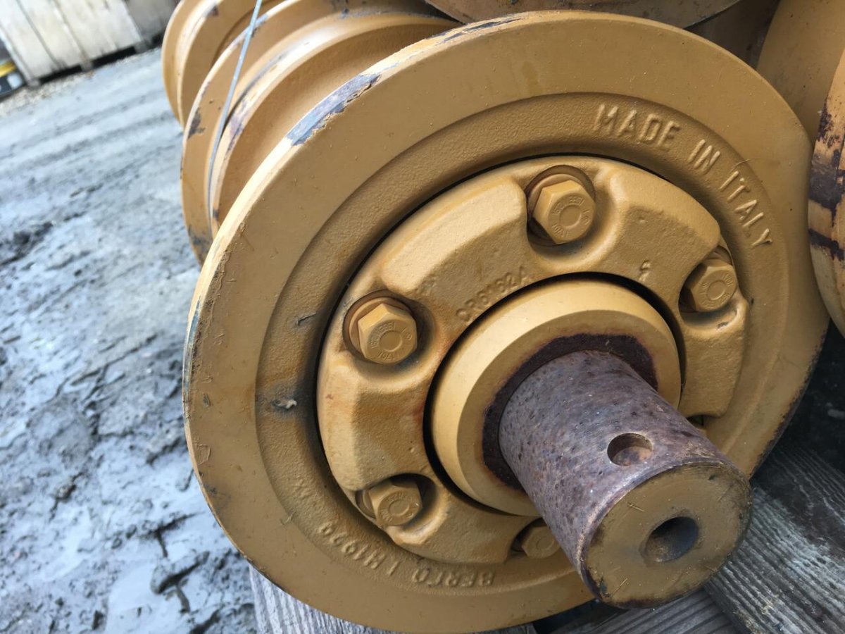 Опорный каток Либхер