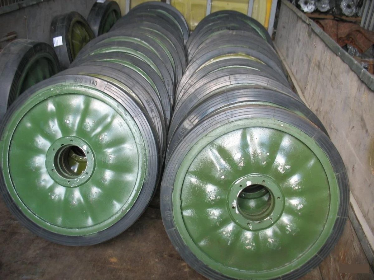 Каток опорный 8.32.019