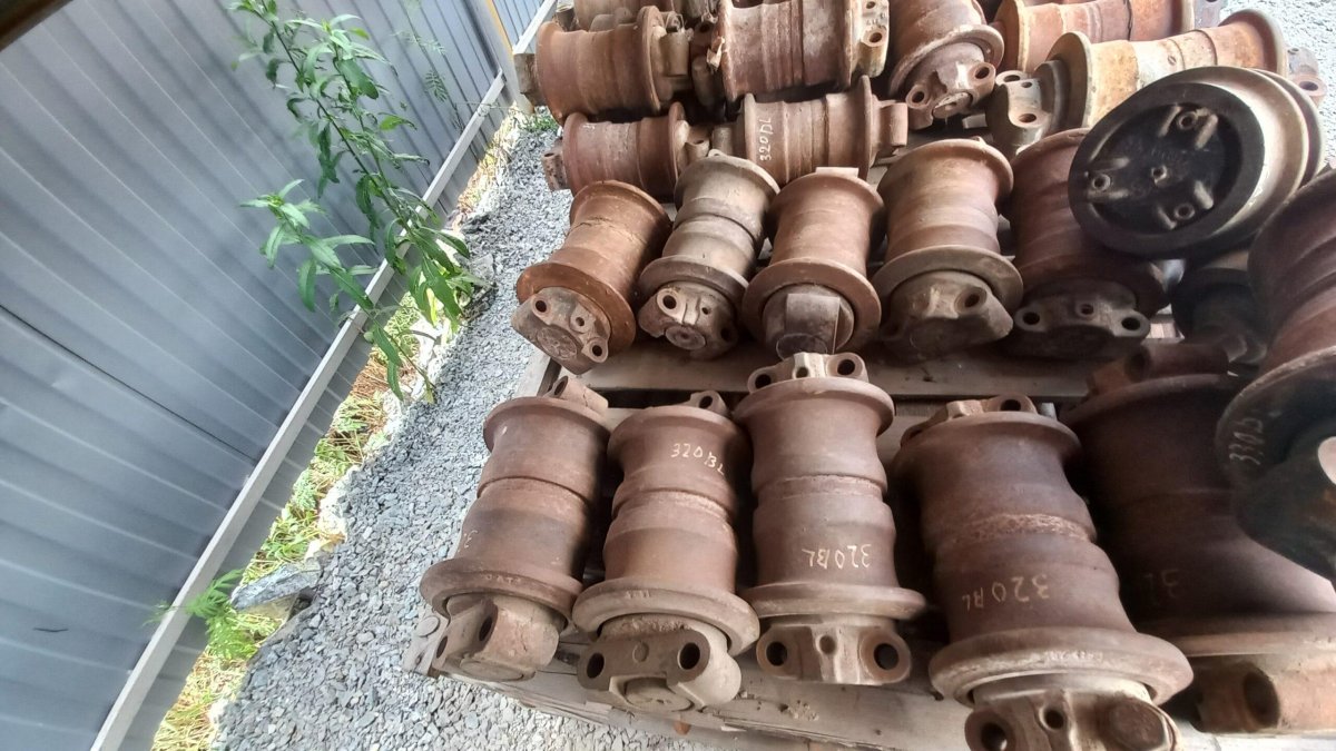 4666752 Каток опорный