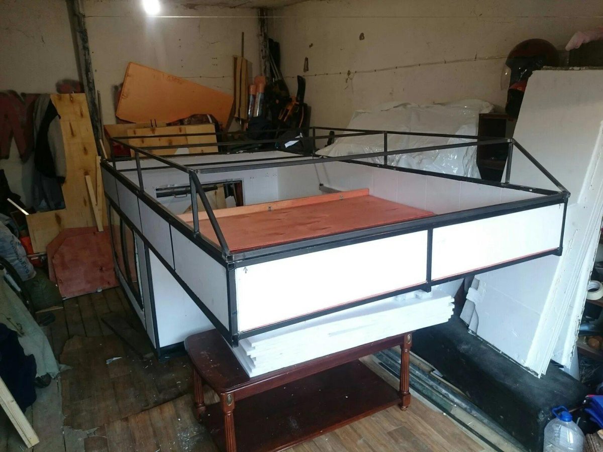 Прицеп с подъемной крышей