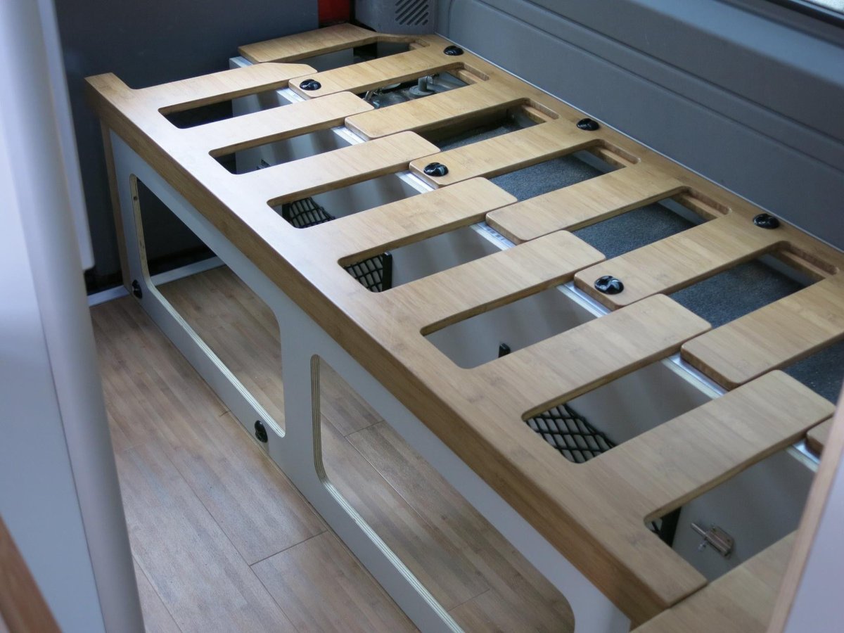 Складная кровать в кемпер