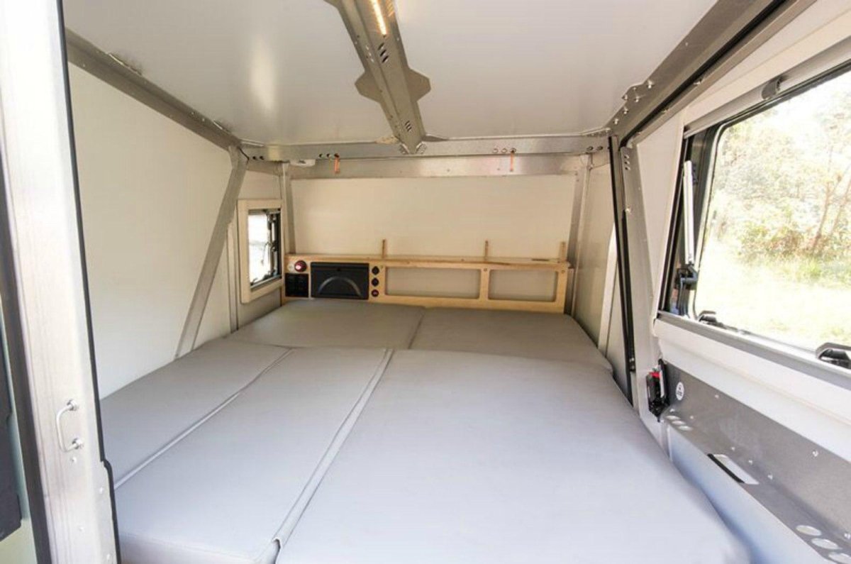 Автодом с подъемной крышей