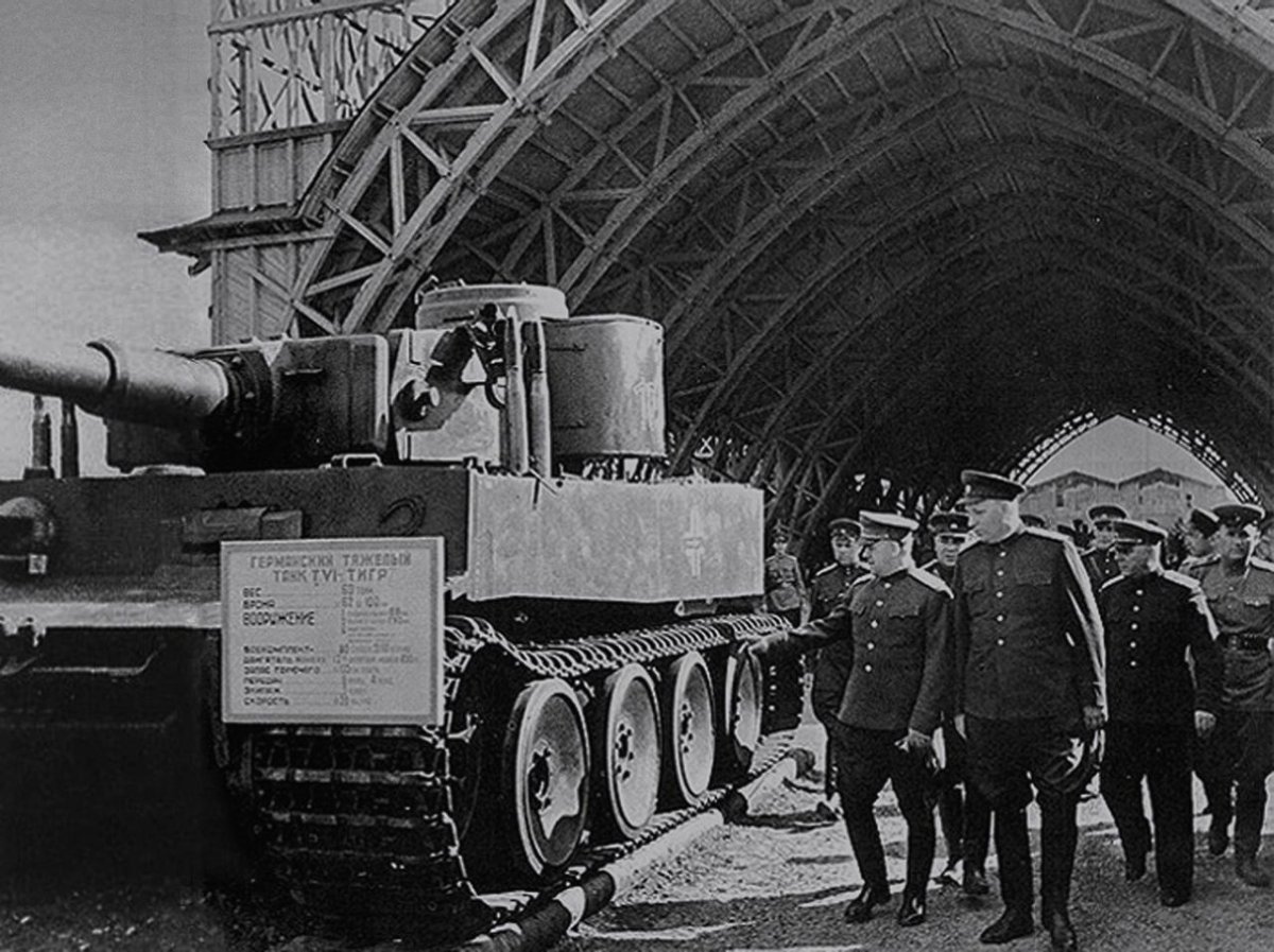 Выставка трофейного вооружения в парке Горького 1943