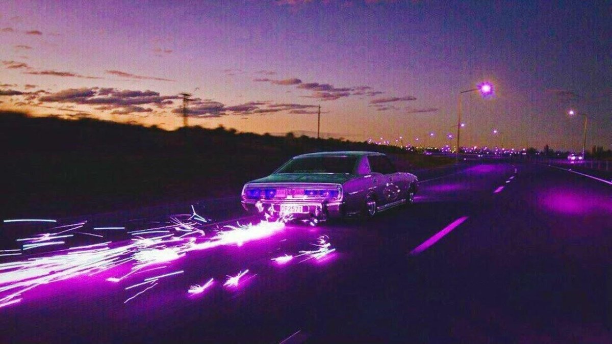 Фиолетовая машина Эстетика