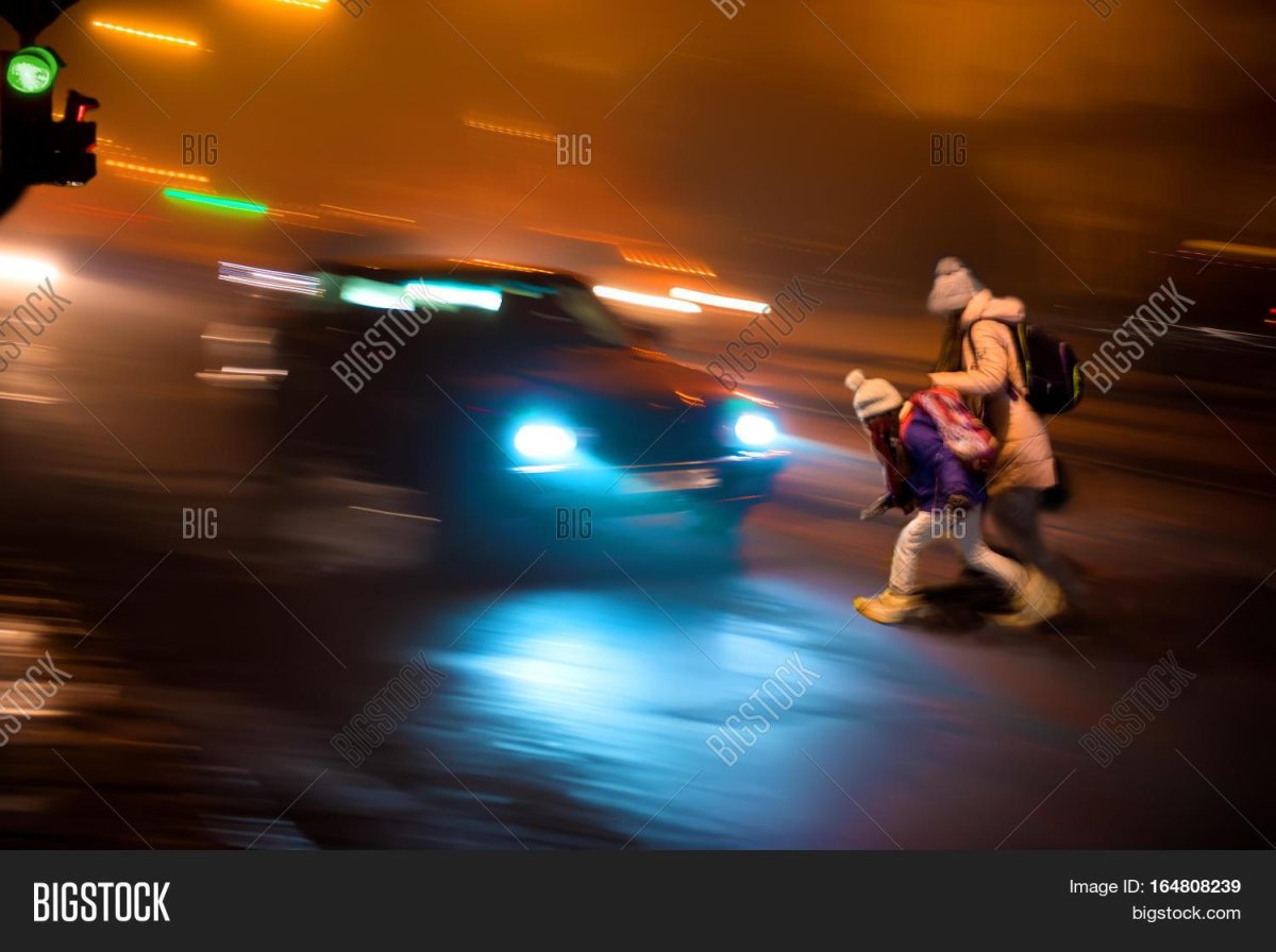 Человек на ночной дороге