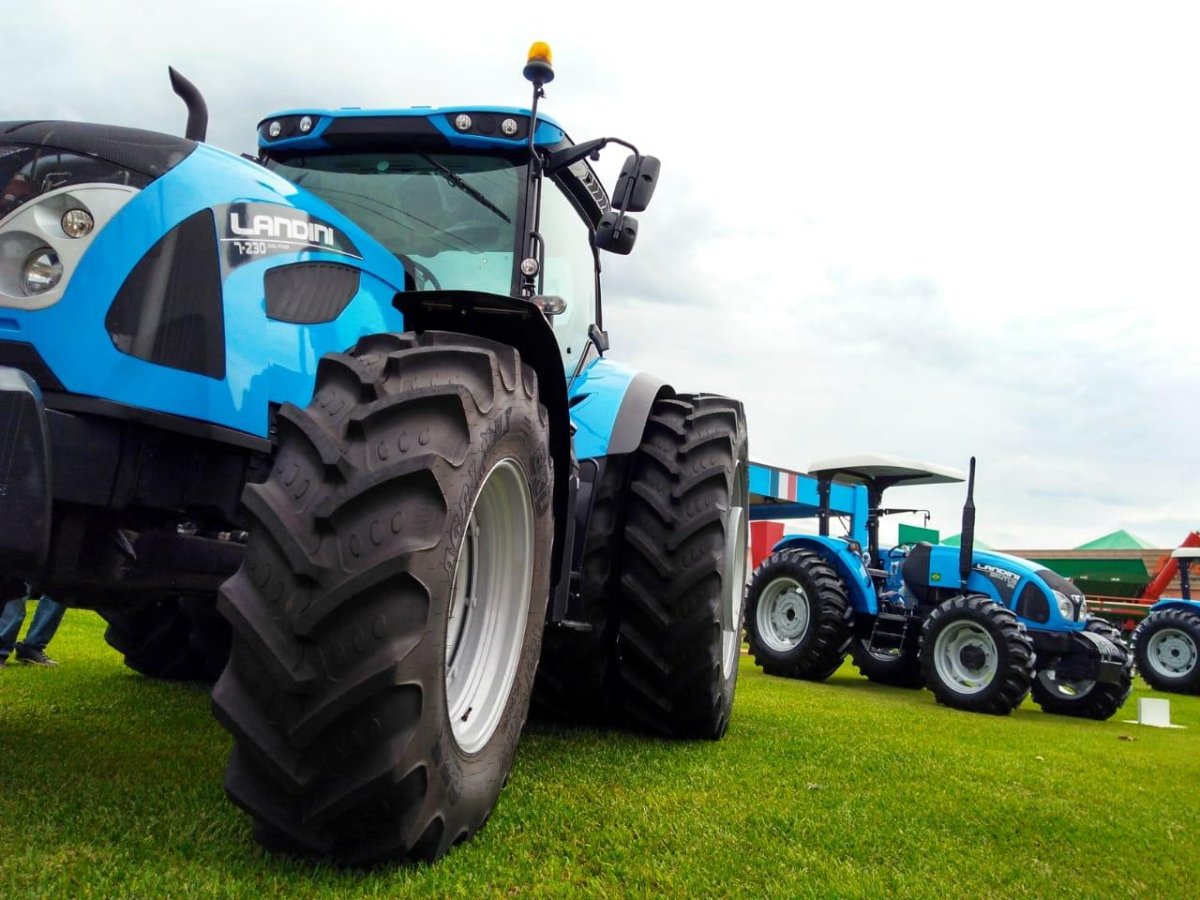 Гусеничный трактор Landini 7830