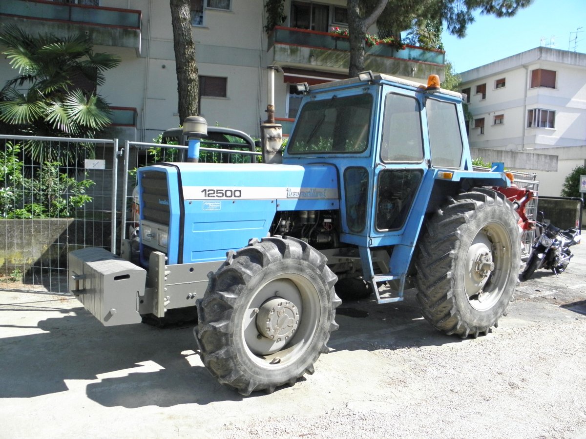 Гусеничный трактор Landini 7800