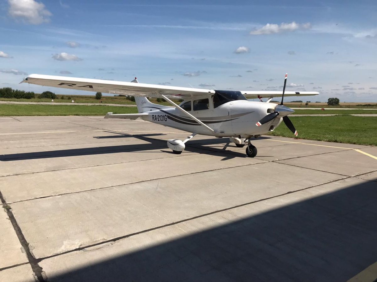 Cessna 182 салон