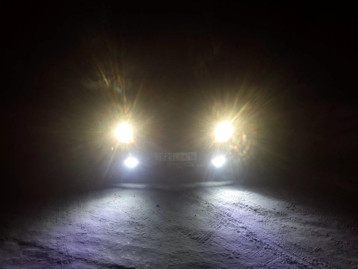 Свет фар авто