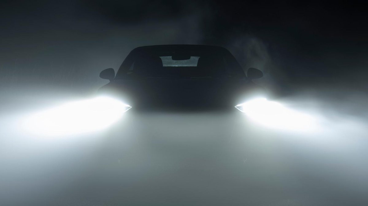 Свет фар в темноте