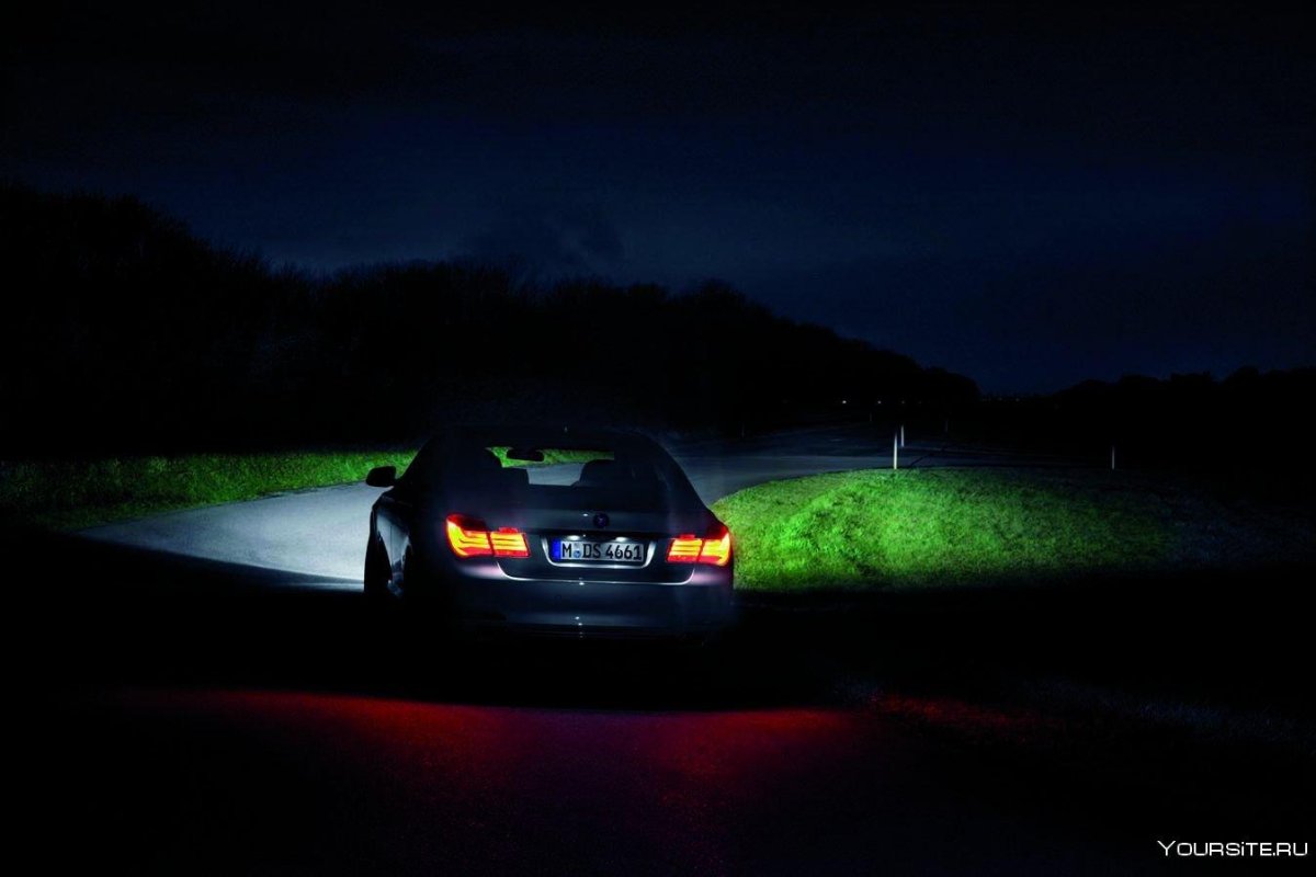 Машина в темноте