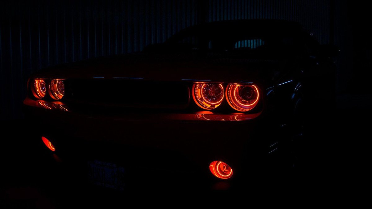 Dodge Challenger ангельские глазки