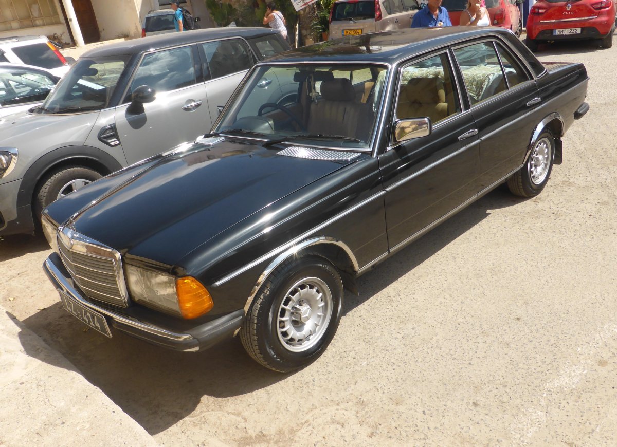 Mercedes-Benz w123 240